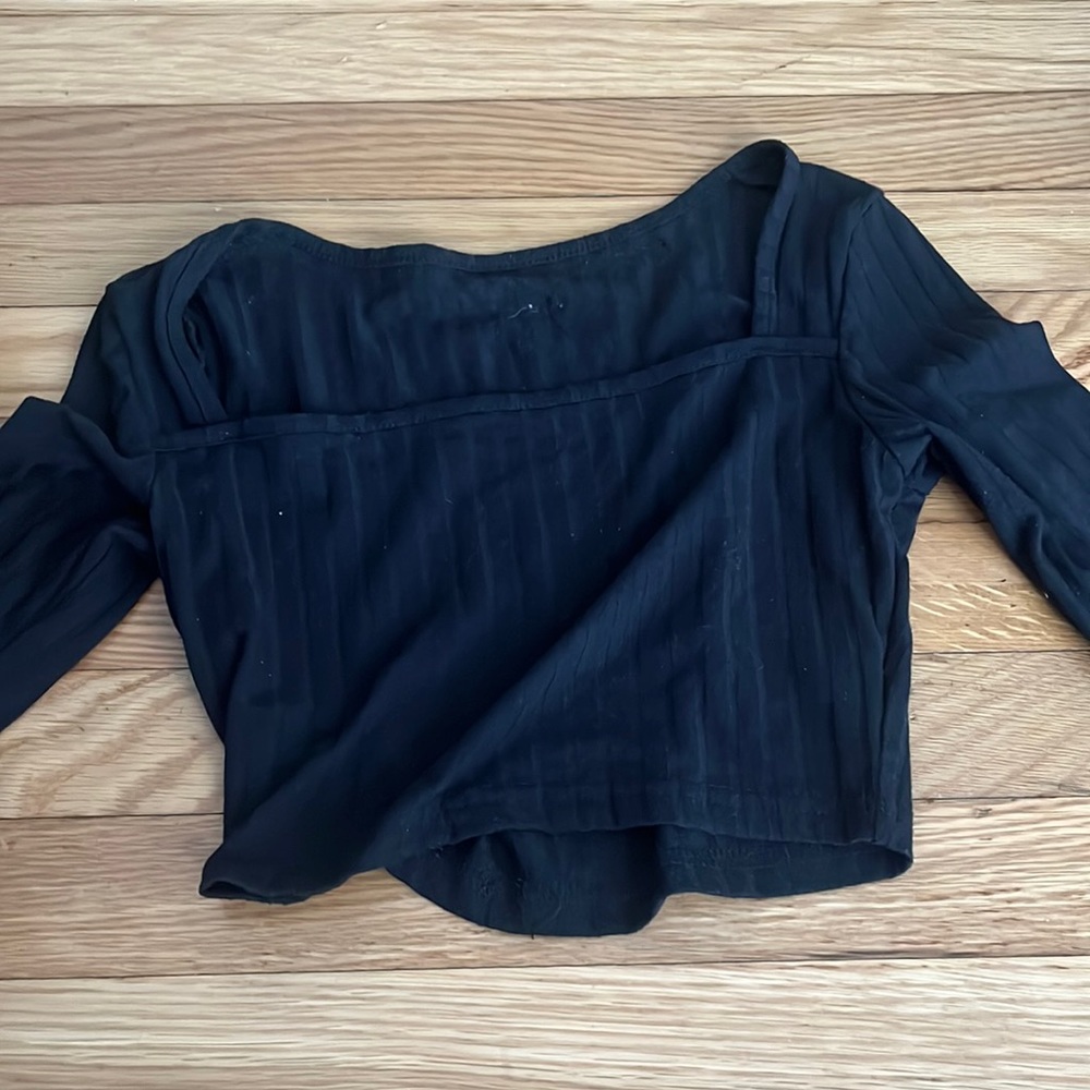 Black long sleeve crop top